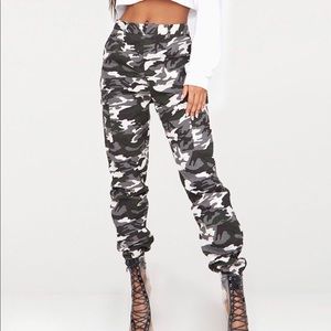 Grey Camo Print Cargo Trousers PRETTYLITTLETHING